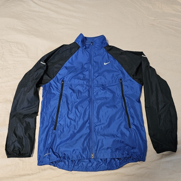 Nike jogging jacket - Picture 1 of 3